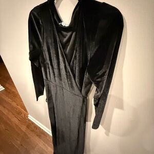 Elegant Black Long Sleeve Velvet Dress